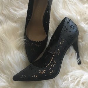 Black pumps